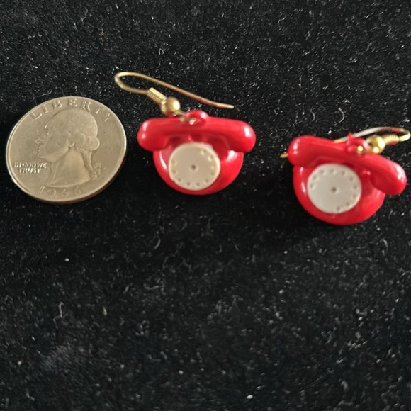 Red Telephone pierced Earrings - Picture 3 of 3